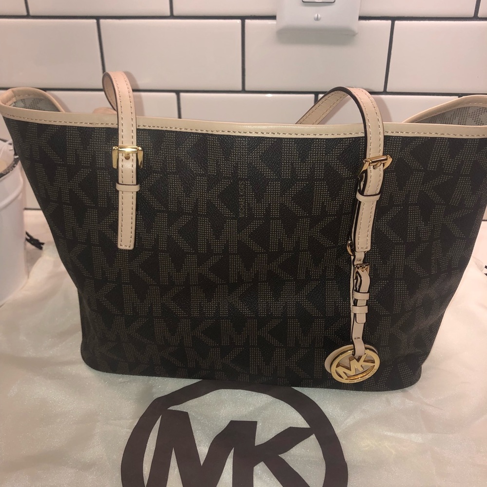 NWOT Michael Kors Jet Set Travel bag